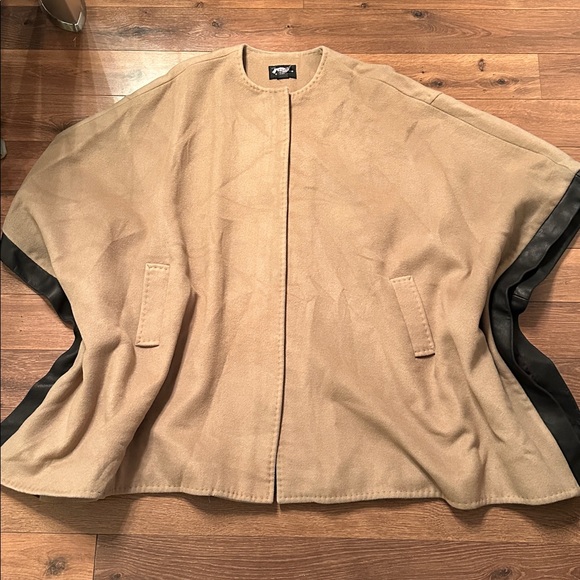 Club Monaco wool Leather trimmed Poncho - Picture 3 of 11